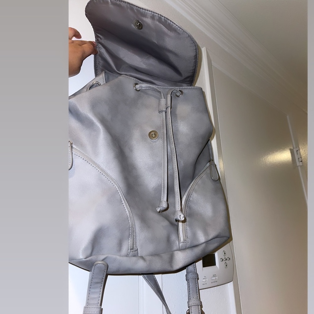 Gray backpack - Picture 2 of 7